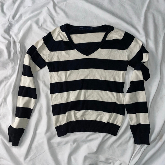 Women's Zara Black and Cream Striped V-Neck Sweater Size Medium - Picture 5 of 5